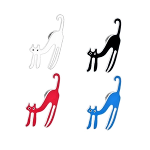 Broches chat mignonnes en émail de quatre couleurs avec poses dynamiques pour accessoires
