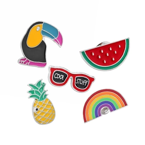 Broche en Alliage Émaillé Dessin Animé Pour Femmes Hommes Toucan Pastèque Ananas Arc-en-ciel Lunettes de Soleil Badge Mode