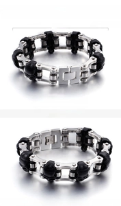 Detail of 134g heavy industrial stainless steel skull chain bracelet, 215x15mm size view