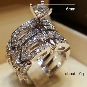 Klassisches silbernes Brautring-Set mit vier Krappen und einem 6 mm runden Zirkonstein