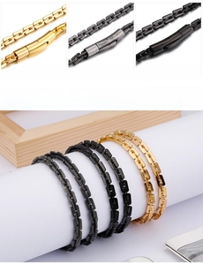 Detailed views of 304 stainless steel Boston box chains in gold, grey, and black finishes