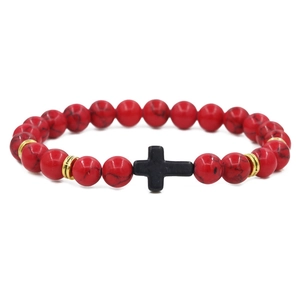 Bracciale a croce con perline di turchese rosso e occhio di tigre su bianco