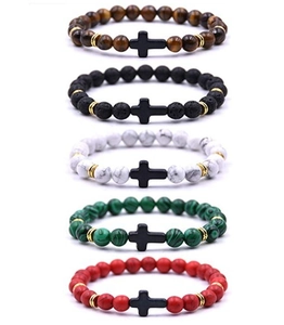 Cinque bracciali in pietre dure con turchese, occhio di tigre e croce nera pendente