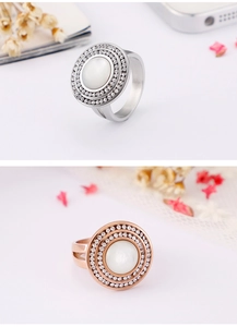 Detailed comparison of silver and rose gold steel rings with cat eye stone and rhinestones