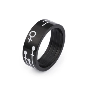 Minimalistischer schwarzer Titanring für Paare mit weißem Venus-Symbol auf weißem Hintergrund