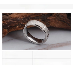 Detailed view of brushed stainless steel ring with stepped groove and 5g weight info