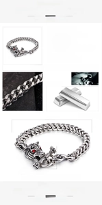Détail macro du bracelet os de dragon pour homme en acier inoxydable avec fermoir tête de tigre