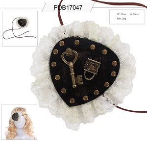 Benda per occhio a cuore Steampunk in pelle nera con pizzo, chiave vintage e lucchetto