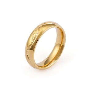 Bague minimaliste en acier inoxydable doré avec des gravures profilées élégantes