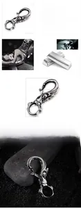 Detail of silver stainless steel skull keychain with dimensions 56mm x 23mm and 17g weight