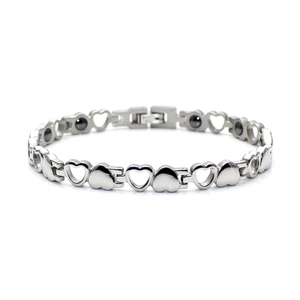 Bracelet magnétique en acier titane avec maillons cœur creux et finition polie
