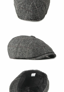 Détail d'un béret en laine mélangée montrant la texture à chevrons et l'étiquette intérieure
