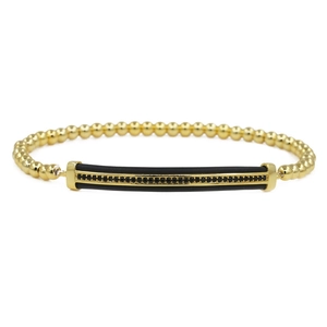 Dettaglio del bracciale con perline dorate da 8mm e barra nera con strass scintillanti