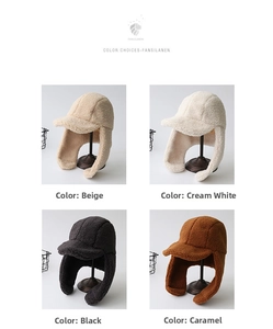 Berretti da baseball in peluche con paraorecchie in beige, bianco, nero e caramello