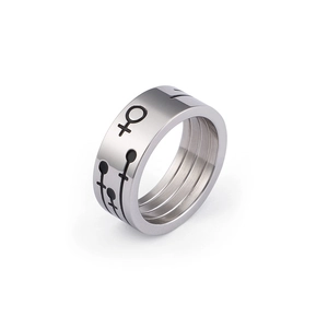 Bague en acier titane avec symboles de Vénus gravés noirs et finition argent brossé