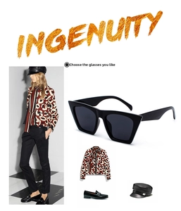 Schickes Styling einer quadratischen schwarzen Übergroßen Sonnenbrille mit Leopardenjacke
