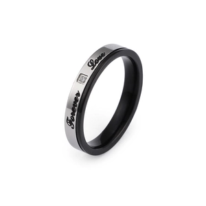 Bague de couple en acier titane avec gravure Forever Love et petit zircon incrusté