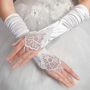 Détails des gants de mariée sans doigts blancs avec dentelle brodée et satin froncé
