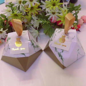 Marble Pattern Diamond Shape Paper Candy Box With Gold Stamping Ribbon And Thank You Tag For Wedding Party Favor Gift