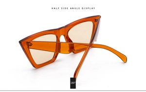 Detailansicht der Bernstein-Cat-Eye-Sonnenbrille mit gelben Gläsern und 180-Grad-Bügelwinkel