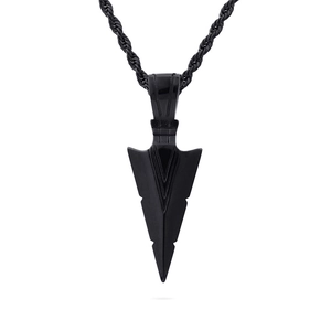 Collier pour homme avec pendentif pointe de flèche noire classique et cordon tressé