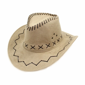 Sombrero vaquero occidental caqui claro con costuras decorativas negras en fondo blanco