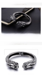 Vue technique détaillée du bracelet manchette tête de dragon en acier avec dimensions