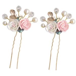 Detalle de horquillas para novia con hojas doradas, rosas y cristales elegantes