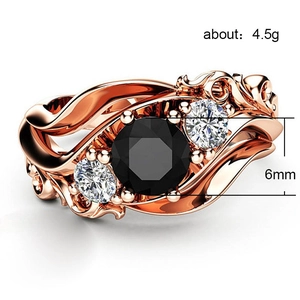 Roségouden ring met 6mm zwarte zirkoon en verfijnde opengewerkte bloemengravure