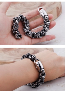 Detailed view of punk skull link bracelet in vintage silver with heavy duty lobster clasp