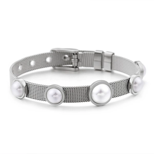 Bracelet en maille d'acier titane argenté avec cinq perles blanches et boucle réglable