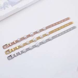 Bracelet en maille d'acier titane avec perles blanches en finitions or, rose et argent