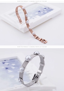 Détails de bracelets en maille avec perles en finitions or rose et argent