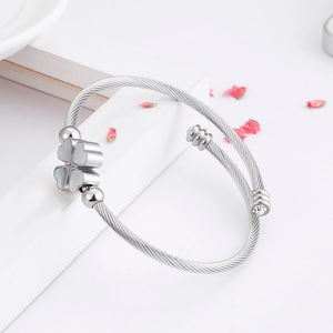 Minimalist silver steel wire braided clover bracelet with white shell and zircon accent