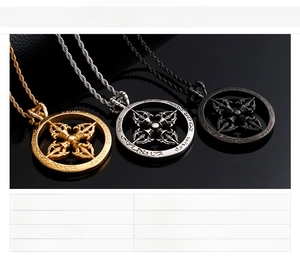 Vue détaillée de pendentifs croix vajra en acier inoxydable, coloris acier, or et noir