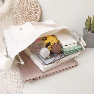 Minimalistische witte canvas tas met grote capaciteit voor laptop en dagelijkse spullen