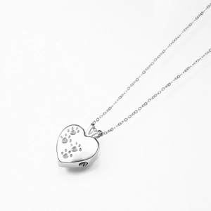 Collana a cuore per ceneri animali in argento con impronte e vite di chiusura