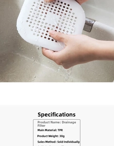 Dettaglio del filtro per lavandino in TPR bianco con fori di drenaggio uniformi