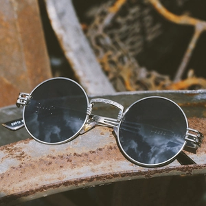 Retro steampunk sunglasses with silver round metal frame and black polarized lenses