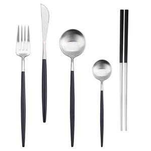 Modern 5-piece silver 304 stainless steel cutlery set with sleek black handles
