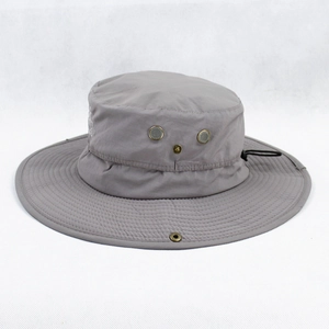 Chapeau de soleil gris à bord large avec évents métalliques et cordon réglable coupe-vent