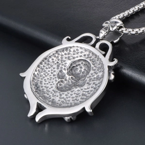 Vintage punk skull steering wheel necklace in silver stainless steel for men