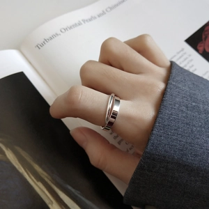 Minimalist S925 sterling silver double-layer interlocking ring worn on hand