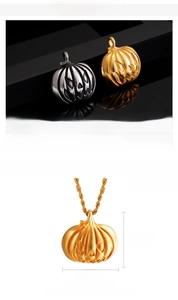 Vue détaillée du pendentif citrouille plaqué or 18K avec dimensions de 34mm