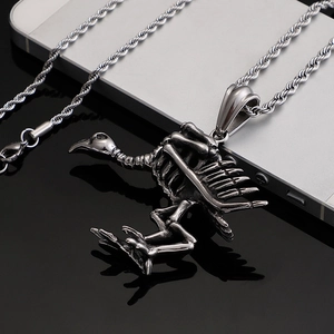 Retro punk crow skull pendant necklace in silver metal finish with twisted rope chain