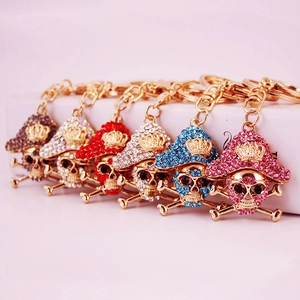 Creative Pirate Skull Rhinestone Keychain Gold Metal Crown Pendant Fashion Bag Charm Gift Accessory For Men Women