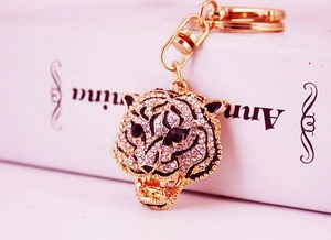 Macro view of crystal leopard head keychain with sparkling rhinestones and golden lobster clasp