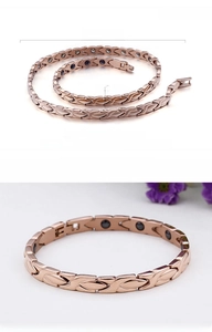 Details van roségouden magnetische roestvrijstalen ketting, 500mm lengte en 7mm breedte