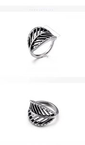 Detailed view of feather ring dimensions showing 8g weight and 18mm length detail