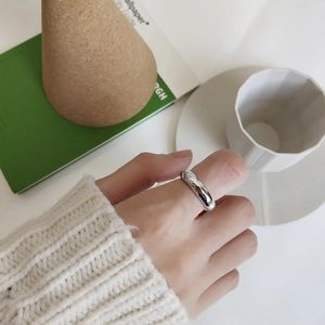 Close-up of a minimalist polished 925 sterling silver ring worn on a finger